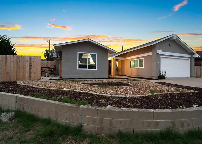 Entire Private Modern Studio W King Bed, Full Kitchen, Gated Yard, Available Now