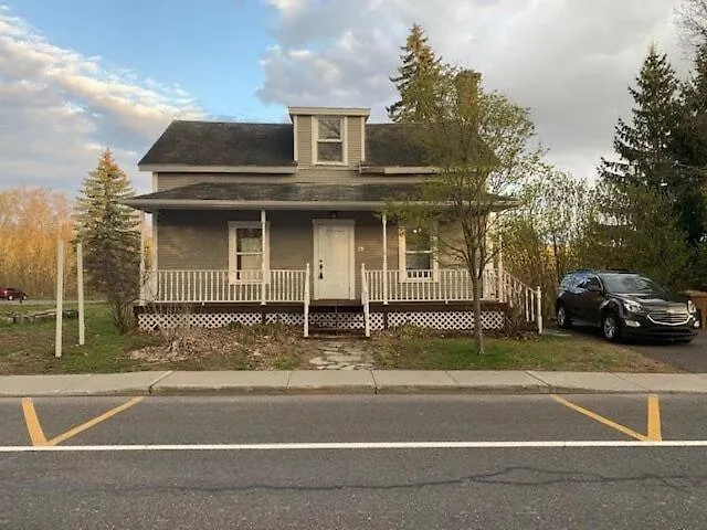 891 Shefford 4-Bedroom House