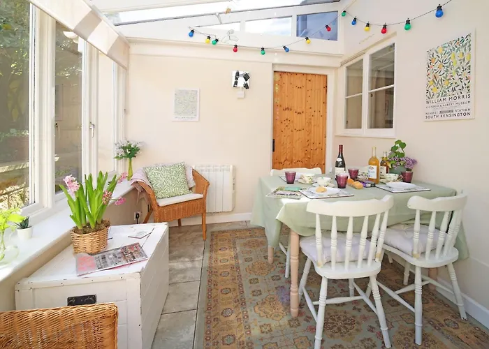 18Th Century Thatched Cottage Parking & Garden