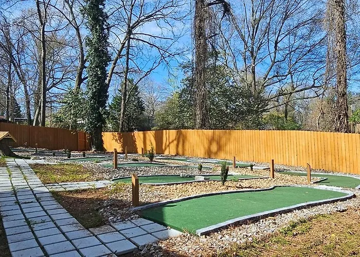 Private Atlanta Tiny House With Mini Golf