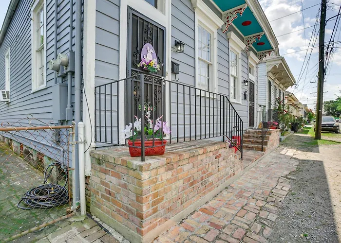 Walk To Magazine St: Nola House In Irish Channel!