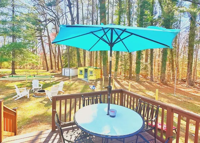 Uncle Bill'S Lodge And Soccer Pool Showdown