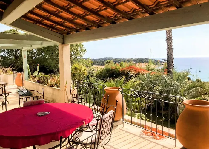 Confortable Villa en bord de Mer avec piscine