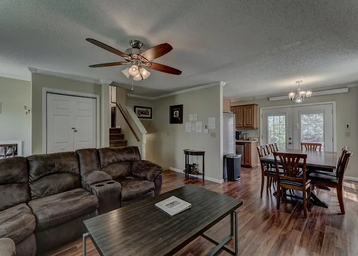 Spacious 4Br Home With Game Room