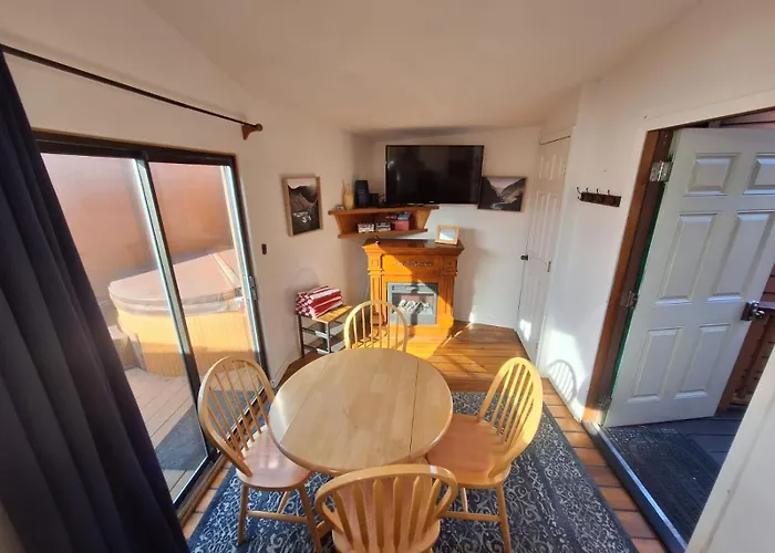 Ocean Cabin 1 W Private Jacuzzi Pet Friendly