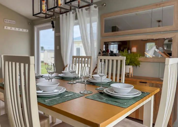 Pass The Keys Cozy 2-Bed Lodge By The Sea - Whitley Bay Retreat
