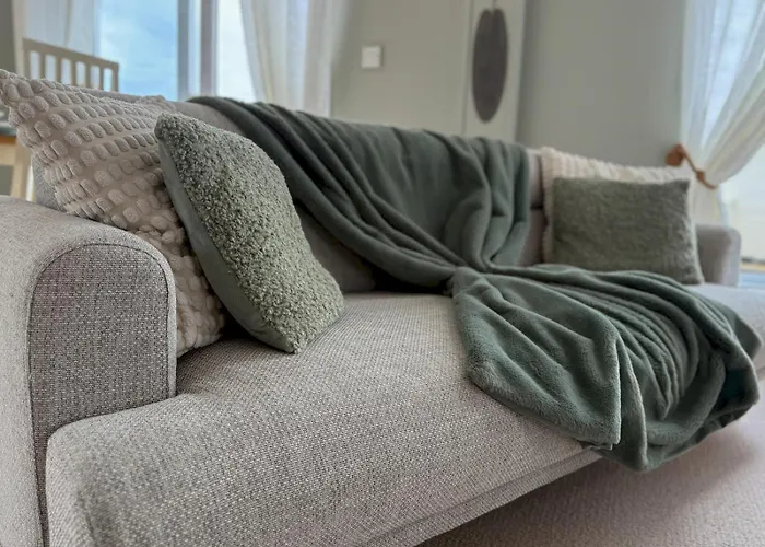 Pass The Keys Cozy 2-Bed Lodge By The Sea - Whitley Bay Retreat
