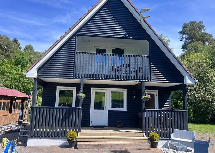 Cosy Lakeside Chalet With Option To Add Private Hot Tub