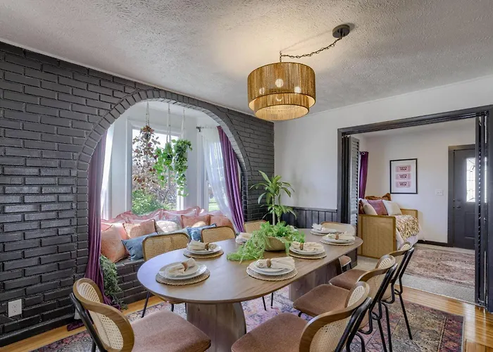 New 5Bd Near Unl & Dt | Poker Table & Games