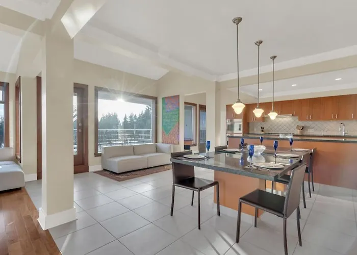 The West Vancouver Getaway Estate 5 Bedrooms