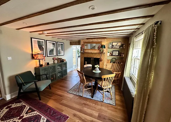 Elegant Town House In Stroud