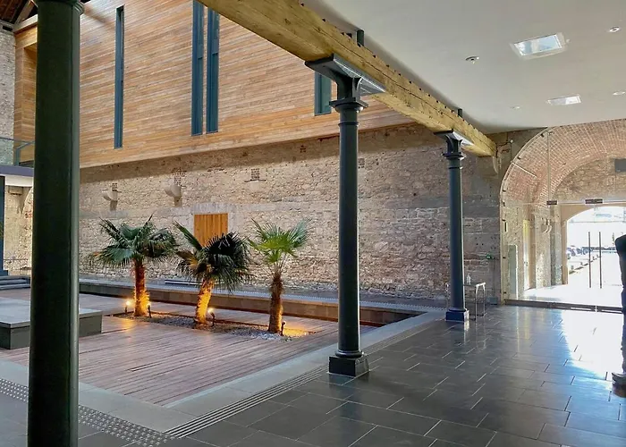 Luxurious 1 Bed Rwy Apartment