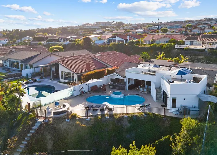 Modern La Jolla Escape Pool Rooftop Views