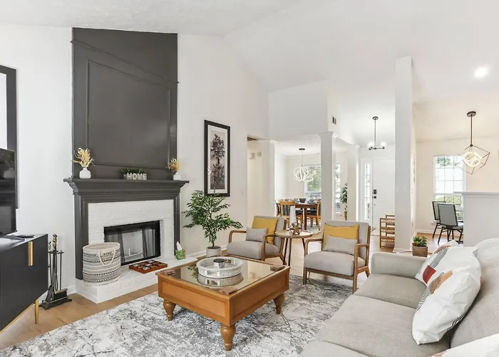 Sophisticated 3 Bedroom Retreat-Near Six Flags