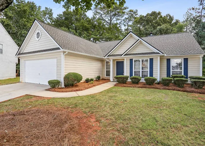 Sophisticated 3 Bedroom Retreat-Near Six Flags