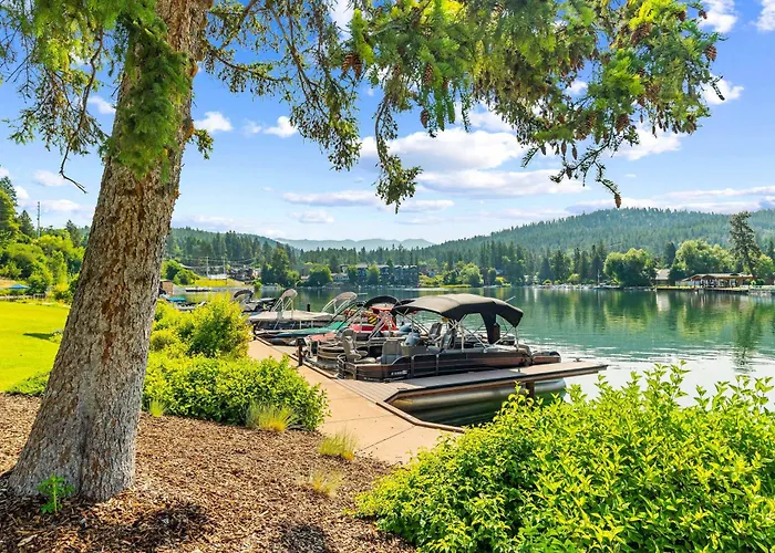Paddle & Pine - Lake Views & Private Dock Access