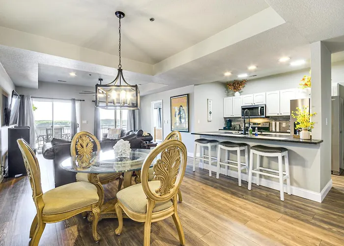 Pool Access + Private Deck: Lake Ozark Retreat