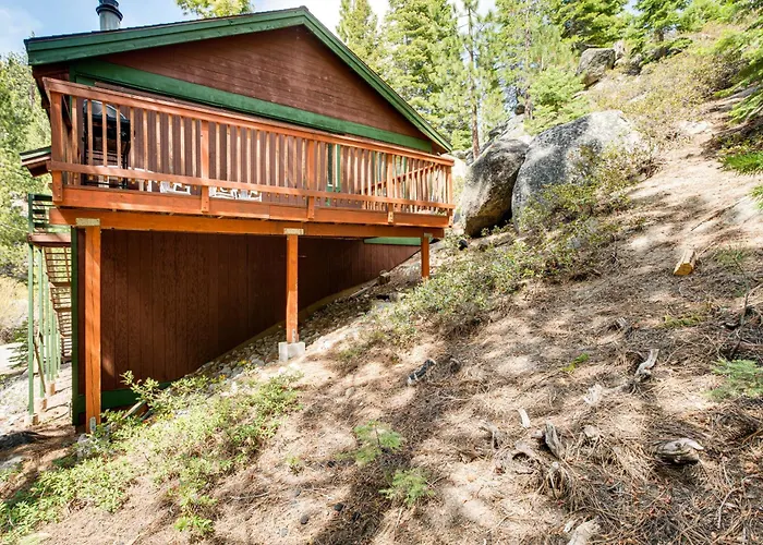 1 Mi To Heavenly Resort: Cozy Home W/ Deck!