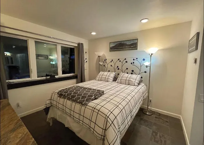 Precision Lodge - Three One Bedroom Units And Two Rooms In A Shared House - Discount On Tours!