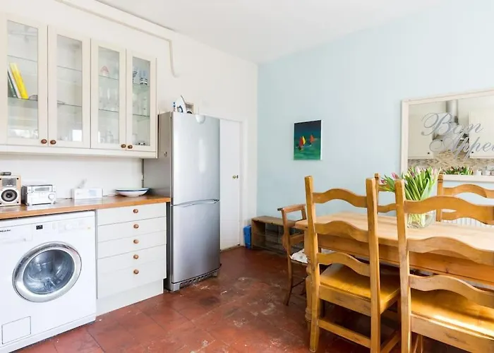Mews House, Tewkesbury Town Centre, Hot Tub, Pets