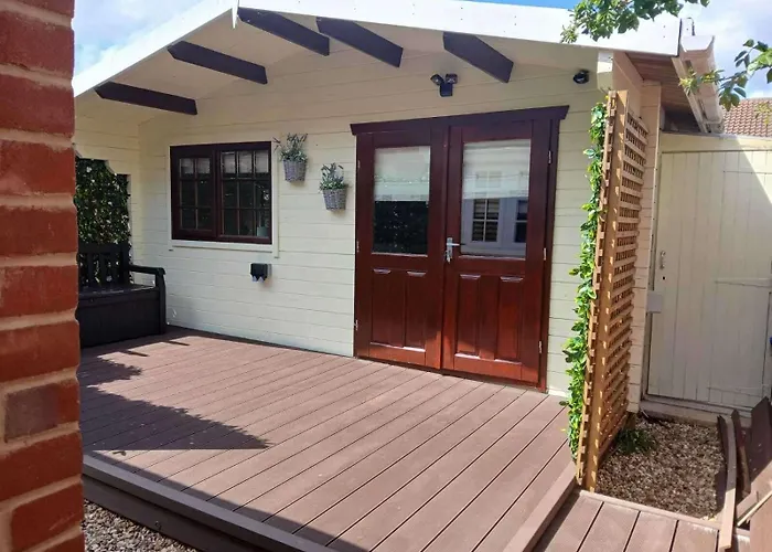 1 Bed Lodge - Southampton - Sleeps 2 - Parking