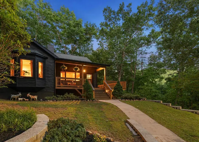Luxury Cabin Hot Tub & Game Room Near Highlands
