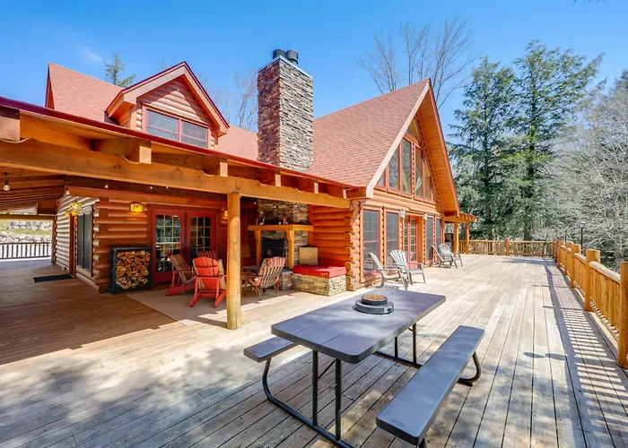 Hot Tub & Dock: Waterfront Cabin In Old Forge!