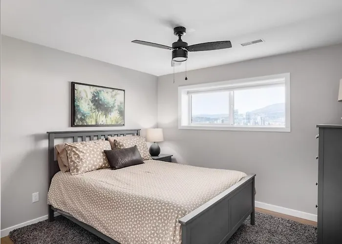 Knox Mountain Vista 2 Bdrm Suite