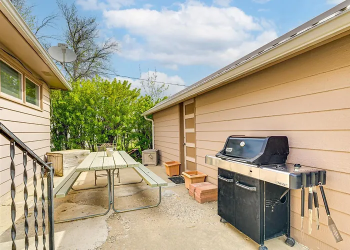 Patio, Grill & Outdoor Dining: Conrad Home!