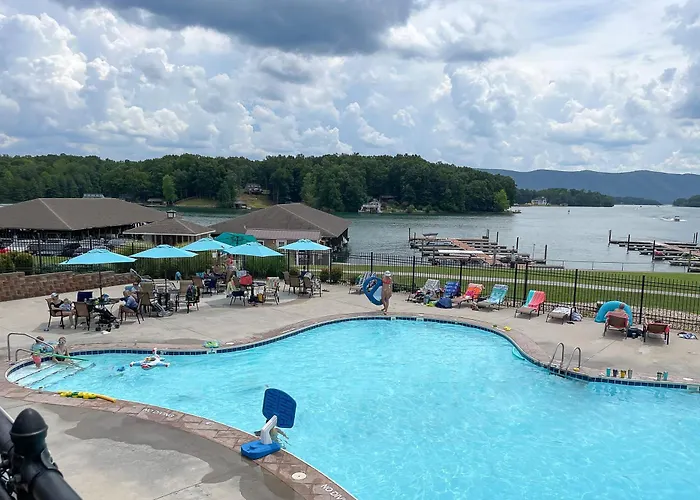 Smith Mountain Lake Retreat W/ Resort Amenities!