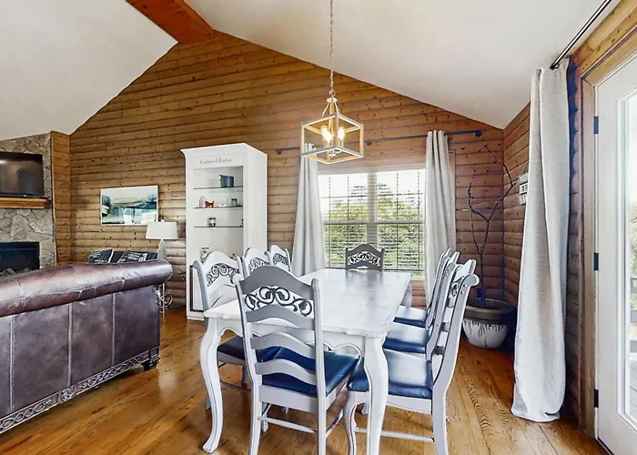 Beaver Lake Pool House