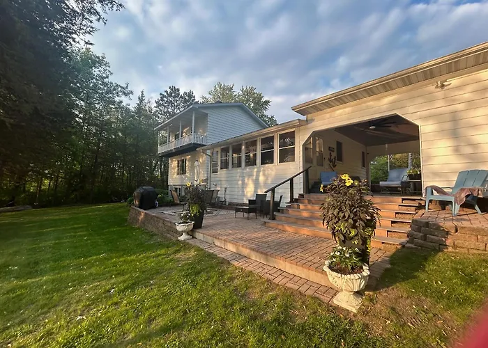 Breezeway Bay - Waterfront Full House