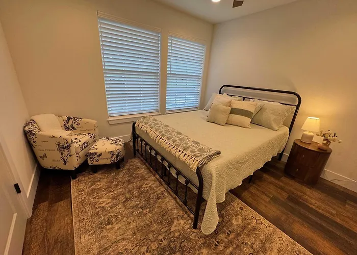 Cozy Avon Country Escape