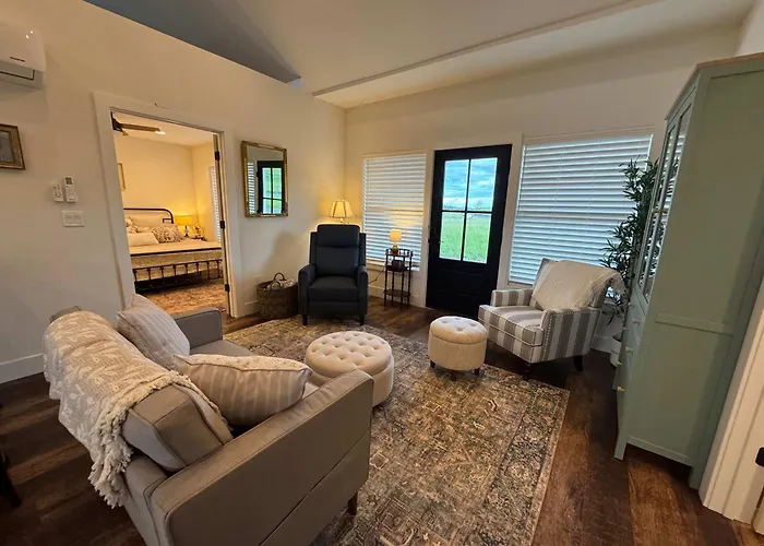 Cozy Avon Country Escape