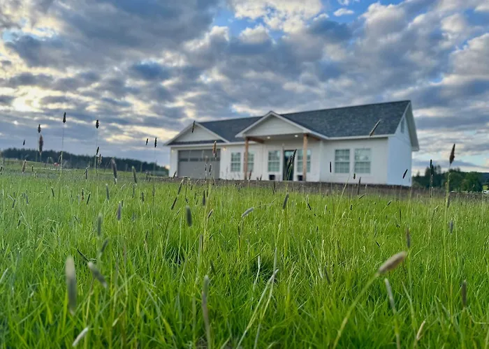 Cozy Avon Country Escape