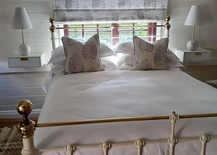 1 Bed Lodge - Southampton - Sleeps 2 - Parking