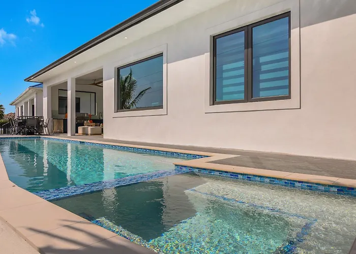 Marco Luxe Retreat Waterfront