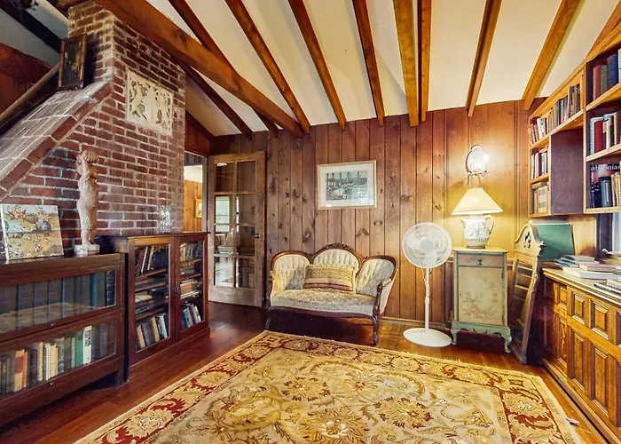 Rustic Rockport Cottage