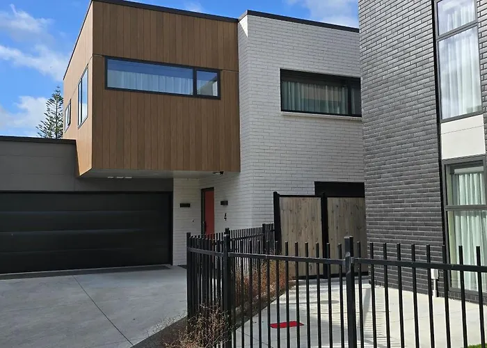 Stylish 3 Bedroom Home In Palmerston North