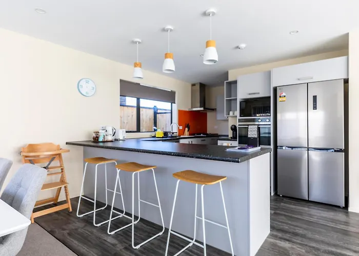 Stylish 3 Bedroom Home In Palmerston North