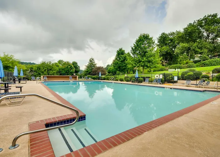 Newly Renovated Sky Valley Condo W/ Mtn Views