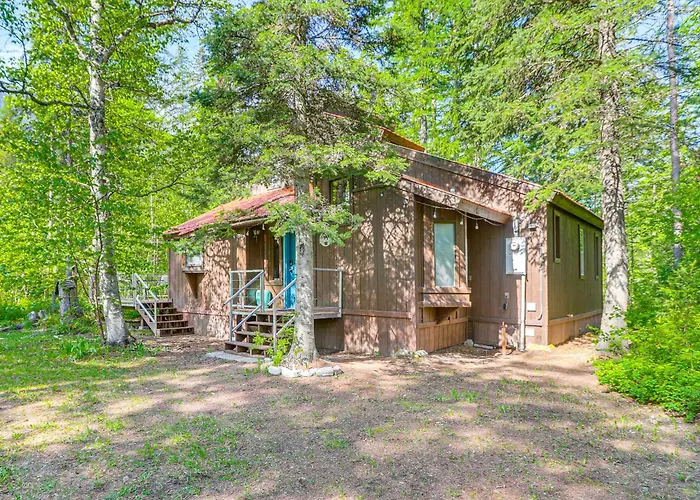 'Griz Den' Cabin W/ 2 King Beds Near Glacier!