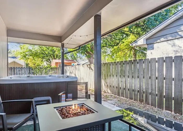 Hottub, Cinema & Games In A Quiet Neighborhood