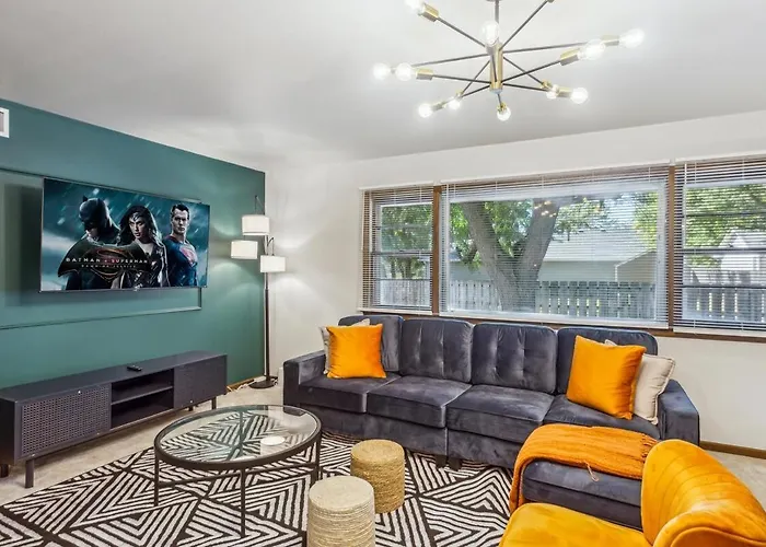 Hottub, Cinema & Games In A Quiet Neighborhood