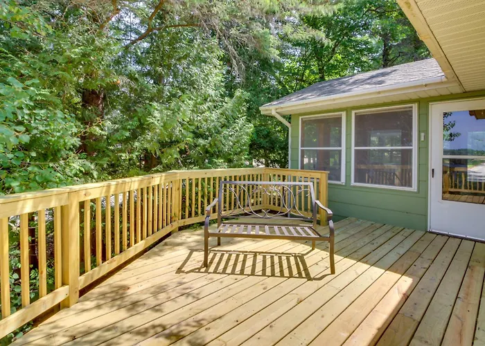 Cabin Getaway W/ Private Dock, Walk To Trail!