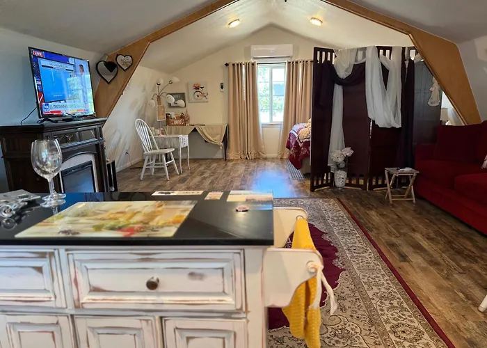 A Cozy Loft In Templeton
