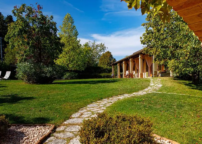 La Tana Del Ghiro 18, Emma Villas
