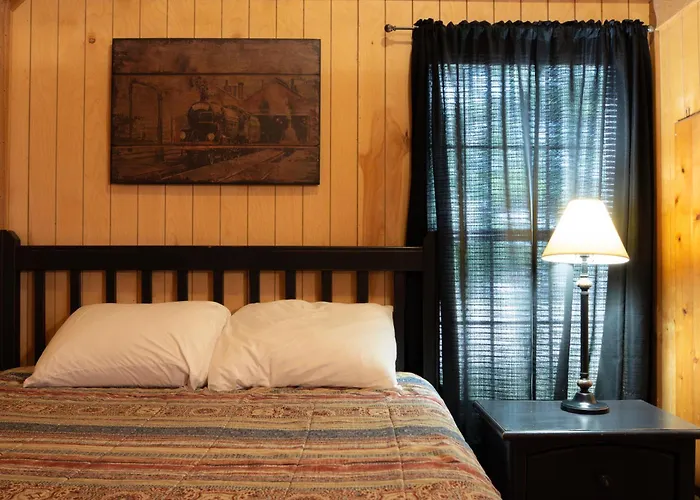 Lakeview Cedar Cabin - Whistle Stop - 2