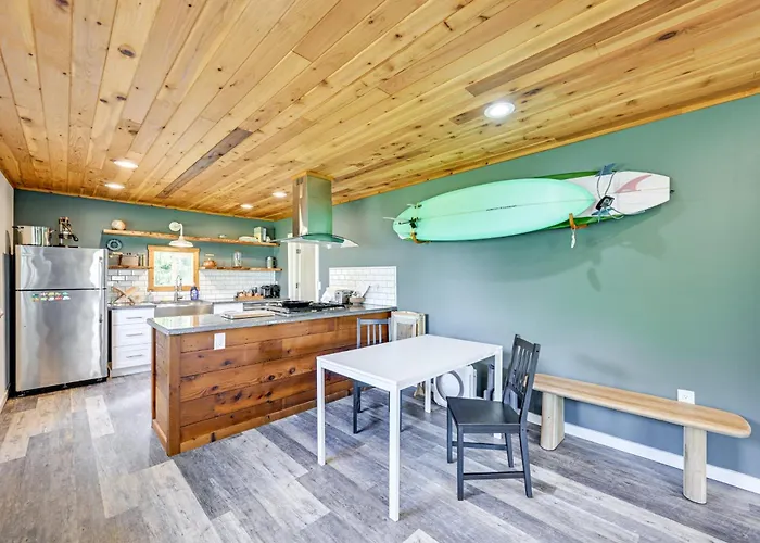 Walk To Beach: Creek-Front Sekiu Home W/ Fire Pit!