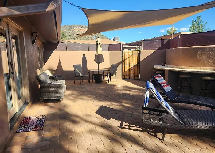 Robins Red Rock Getaway Suite B